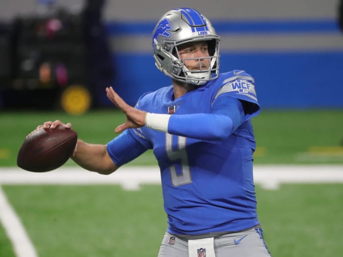 Matthew Stafford warms up